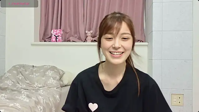 Snapshot of -Ria1022- chatting on 07-18-26, 03:31 -Ria1022- online show from 07-18-26, 03:31