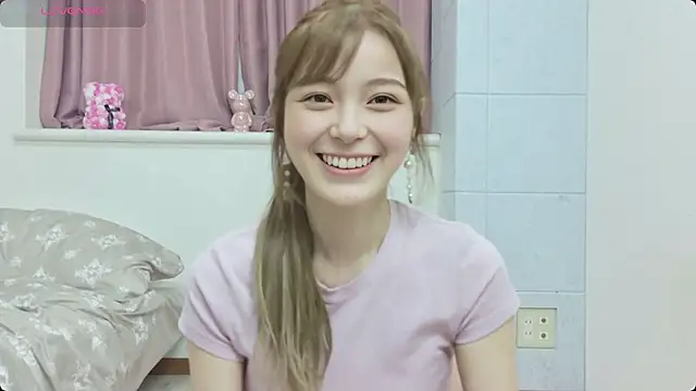 Snapshot of -Ria1022- chatting on 08-05-26, 03:39 -Ria1022- online show from 08-05-26, 03:39
