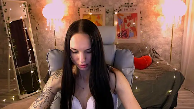 NicoleMerz online show from 06-17-26, 04:39