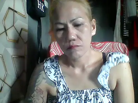 Snapshot of pinayheartaker chatting on 06-25-26, 01:36 pinayheartaker online show from 06-25-26, 01:36