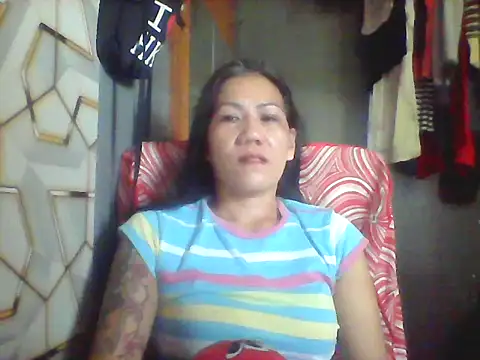 Snapshot of pinayheartaker chatting on 06-11-26, 12:32 pinayheartaker online show from 06-11-26, 12:32