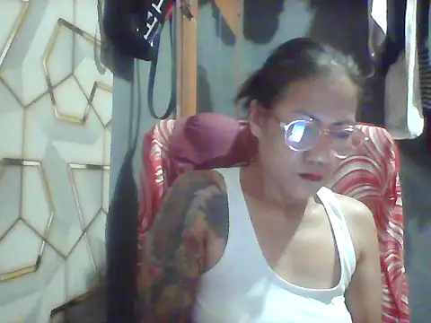 Snapshot of pinayheartaker chatting on 06-15-26, 12:38 pinayheartaker online show from 06-15-26, 12:38