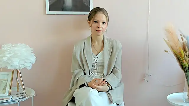 Snapshot of CristiRedpath chatting on 05-31-26, 07:47 CristiRedpath online show from 05-31-26, 07:47