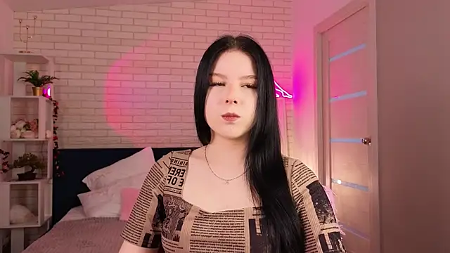 Snapshot of MiaMusee chatting on 06-21-26, 04:24 MiaMusee online show from 06-21-26, 04:24