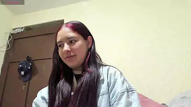 Snapshot of Lau_xury chatting on 06-07-26, 04:07 Lau xury online show from 06-07-26, 04:07