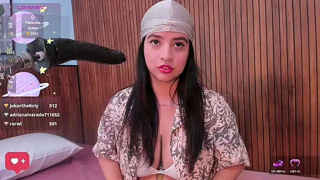 Snapshot of dalia_snow chatting on 06-20-26, 12:21 dalia snow online show from 06-20-26, 12:21