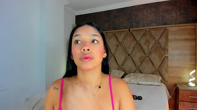 Snapshot of ThaliaHall_1 chatting on 06-06-26, 11:15 ThaliaHall 1 online show from 06-06-26, 11:15