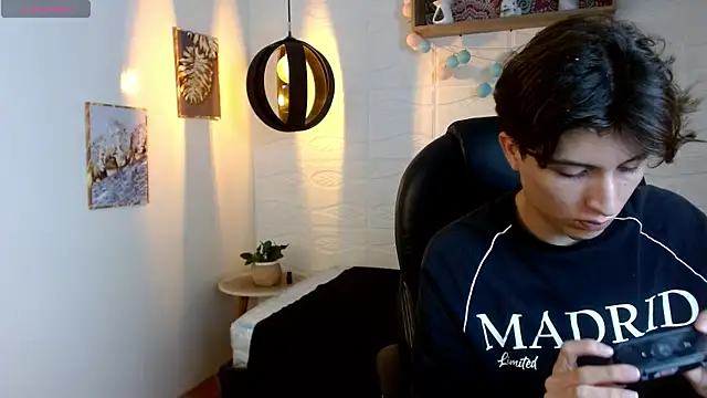 Snapshot of Marcoviolet chatting on 06-15-26, 08:19 Marcoviolet online show from 06-15-26, 08:19