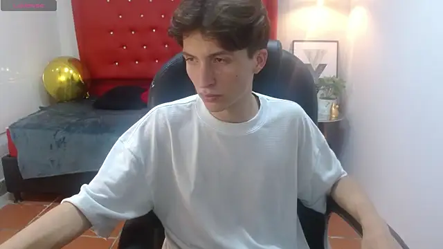 Snapshot of Marcoviolet chatting on 05-30-26, 08:03 Marcoviolet online show from 05-30-26, 08:03