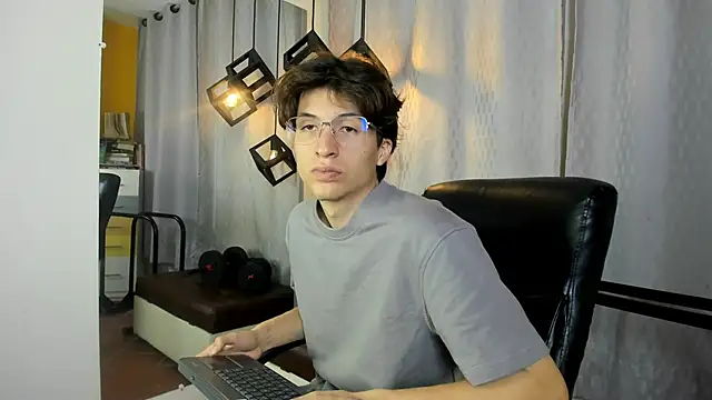 Snapshot of Marcoviolet chatting on 06-27-26, 06:14 Marcoviolet online show from 06-27-26, 06:14