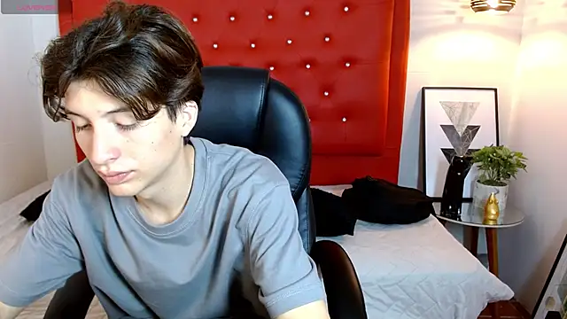 Snapshot of Marcoviolet chatting on 06-21-26, 12:22 Marcoviolet online show from 06-21-26, 12:22