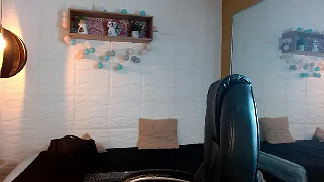 Snapshot of Marcoviolet chatting on 06-13-26, 07:23 Marcoviolet online show from 06-13-26, 07:23