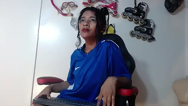 Snapshot of _QueenMarilyn chatting on 06-24-26, 07:11 QueenMarilyn online show from 06-24-26, 07:11