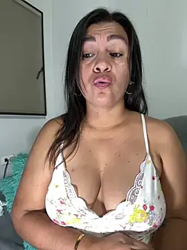 Snapshot of kloee_kann chatting on 07-16-26, 12:18 kloee kann online show from 07-16-26, 12:18