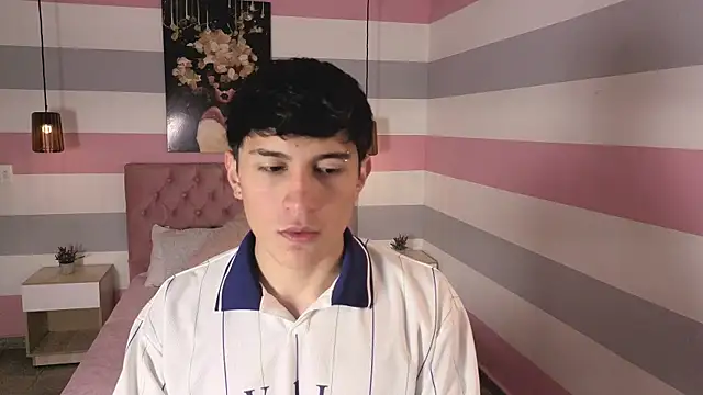 Snapshot of ryan_valentino chatting on 07-01-26, 02:06 ryan valentino online show from 07-01-26, 02:06