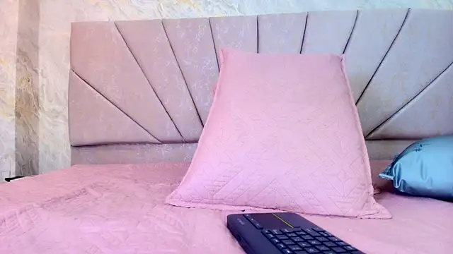 ariana florez  online show from 06-24-26, 07:11