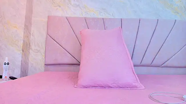ariana florez  online show from 07-22-26, 07:05