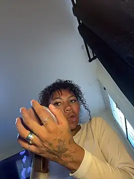 Snapshot of Zafiro_fire chatting on 06-17-26, 11:09 Zafiro fire online show from 06-17-26, 11:09