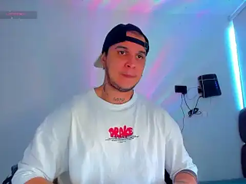 Snapshot of jacob_lautnerr chatting on 07-16-26, 10:07 jacob lautnerr online show from 07-16-26, 10:07