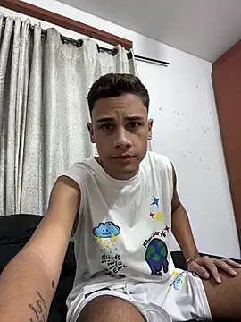 Snapshot of Luxury_Guy chatting on 06-02-26, 11:27 Luxury Guy online show from 06-02-26, 11:27
