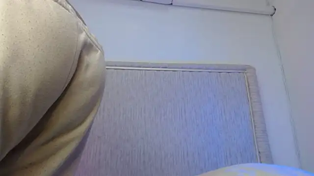 Snapshot of Vic_cooper chatting on 06-19-26, 03:12 Vic cooper online show from 06-19-26, 03:12