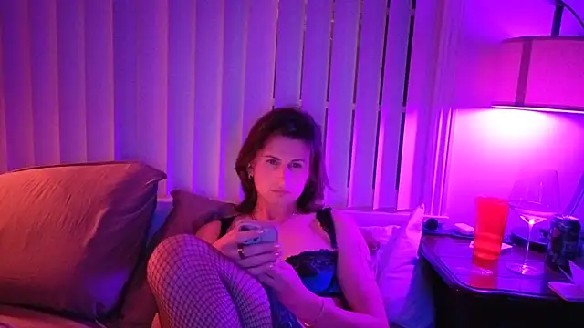 Snapshot of noellenoir chatting on 05-28-26, 03:47 noellenoir online show from 05-28-26, 03:47