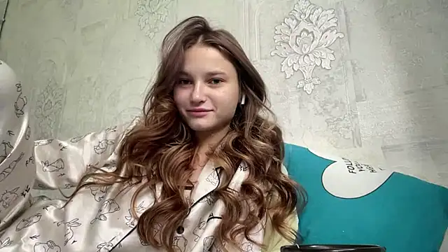 Snapshot of HeIen_cute chatting on 06-07-26, 04:07 HeIen cute online show from 06-07-26, 04:07