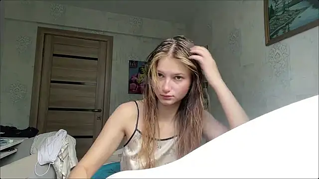 Snapshot of HeIen_cute chatting on 07-07-26, 06:16 HeIen cute online show from 07-07-26, 06:16