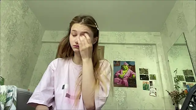 Snapshot of HeIen_cute chatting on 07-09-26, 05:19 HeIen cute online show from 07-09-26, 05:19