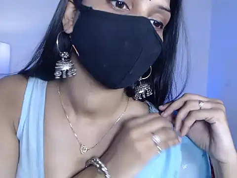 Snapshot of Sensual-bella chatting on 06-18-26, 05:07 Sensual-bella online show from 06-18-26, 05:07