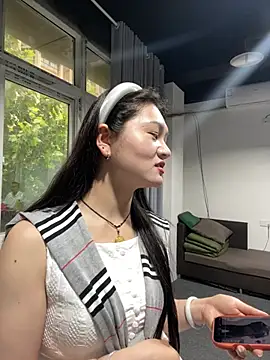 lili25687 online show from 05-28-26, 06:32