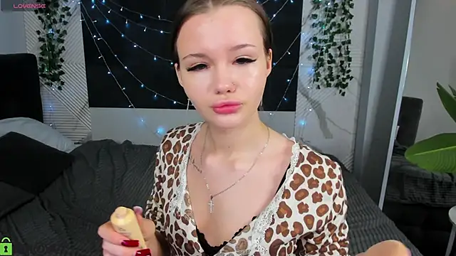Snapshot of Ella_Butler chatting on 06-03-26, 09:21 Ella Butler online show from 06-03-26, 09:21