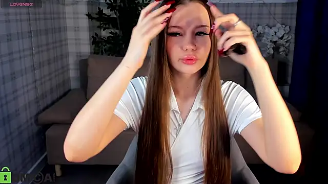 Snapshot of Ella_Butler chatting on 06-04-26, 11:04 Ella Butler online show from 06-04-26, 11:04