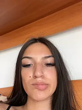 Snapshot of simina22 chatting on 08-06-26, 01:50 simina22 online show from 08-06-26, 01:50