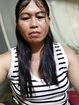 Snapshot of -Hatybi- chatting on 07-08-26, 11:55 -Hatybi- online show from 07-08-26, 11:55