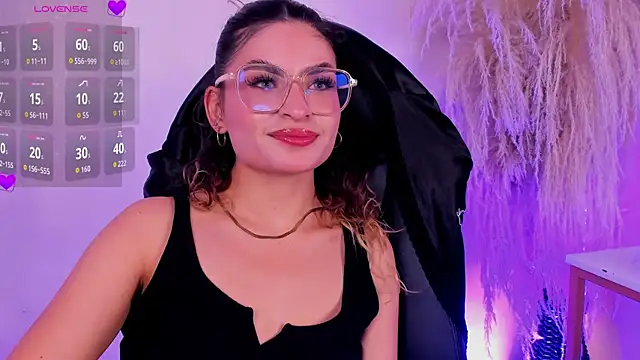 Snapshot of emilymjs_ chatting on 05-29-26, 04:29 emilymjs online show from 05-29-26, 04:29
