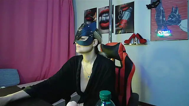 Snapshot of LolaSelvaggia chatting on 06-09-26, 10:22 LolaSelvaggia online show from 06-09-26, 10:22