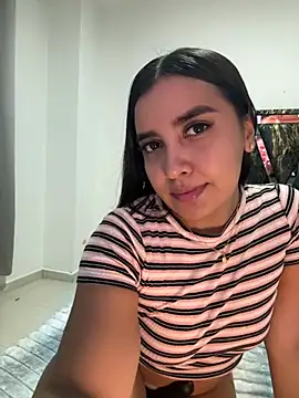 Snapshot of HaileyBieber_ chatting on 06-07-26, 02:39 HaileyBieber online show from 06-07-26, 02:39