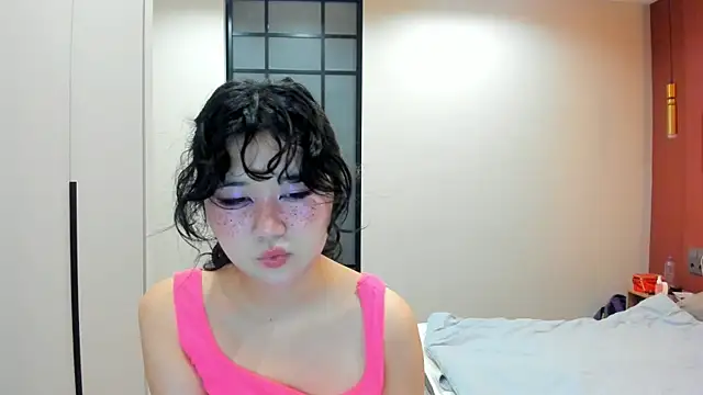 Snapshot of _emmy_lee chatting on 06-11-26, 02:14 emmy lee online show from 06-11-26, 02:14