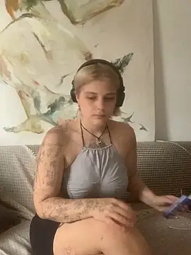 Ella Bloom online show from 06-12-26, 09:51
