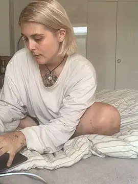 Ella Bloom online show from 06-19-26, 10:10