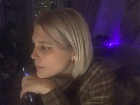 Snapshot of Ella_Bloom chatting on 05-29-26, 06:14 Ella Bloom online show from 05-29-26, 06:14