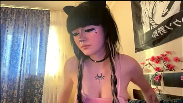 HolyCute online show from 07-16-26, 04:26