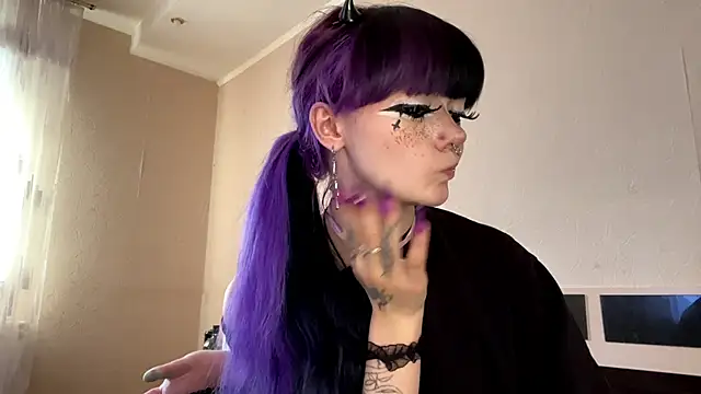 HolyCute online show from 06-15-26, 04:17
