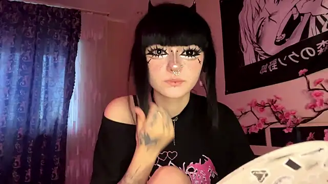 HolyCute online show from 07-10-26, 05:24