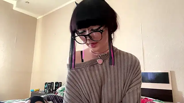 HolyCute online show from 06-04-26, 02:33