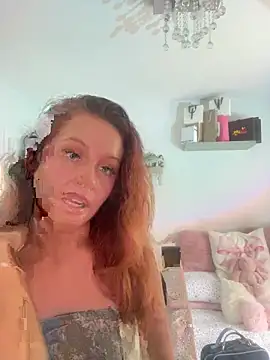 Snapshot of PoisonIvy_x chatting on 06-11-26, 02:36 PoisonIvy x online show from 06-11-26, 02:36
