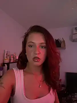 Snapshot of PoisonIvy_x chatting on 06-03-26, 01:34 PoisonIvy x online show from 06-03-26, 01:34