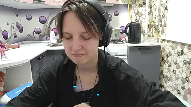 Saranade online show from 06-19-26, 05:41