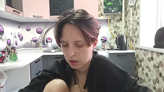 Saranade online show from 06-14-26, 05:03